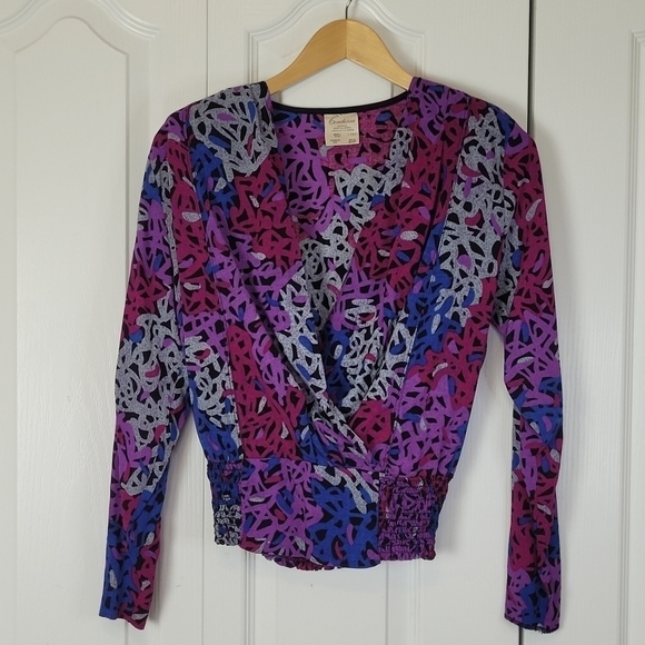 VINTAGE Abstract Pattern Wrap Top - Picture 10 of 10